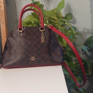 Coach Signature  Bag 
Brown and Red Hand tag has a plastic on
EUC clean inside